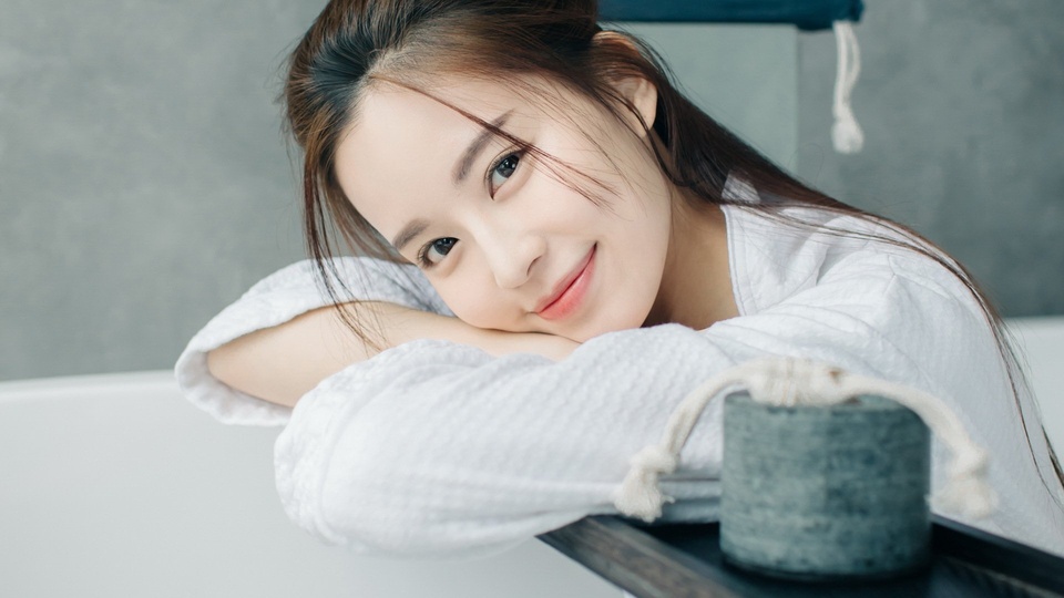清純 白襯衣 美女模特壁紙