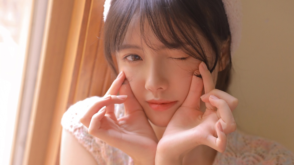 恬靜可愛美女圖片桌面壁紙壁紙