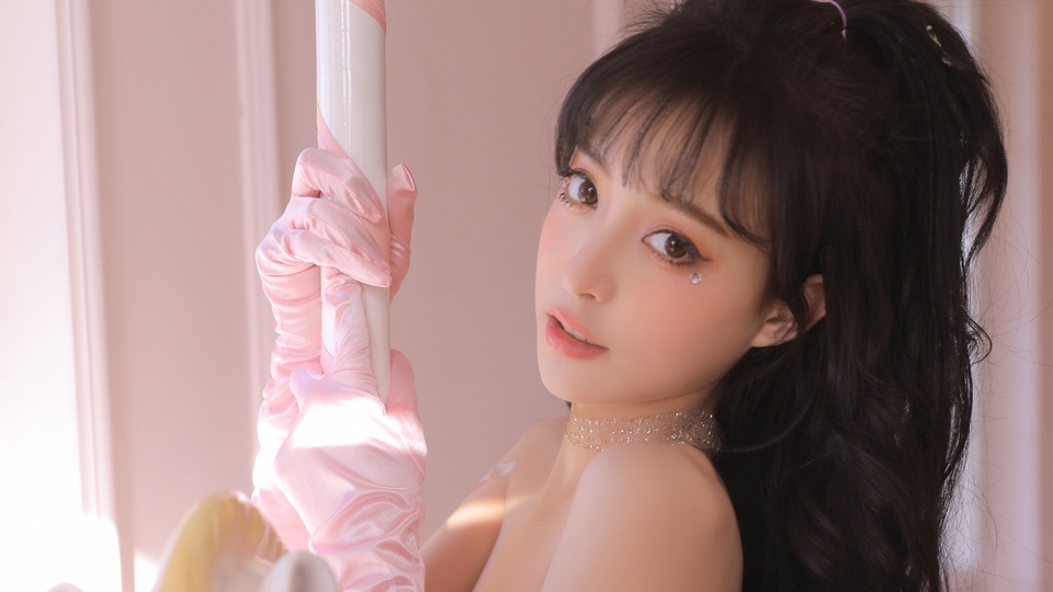 溫婉居家美女圖片桌面壁紙壁紙