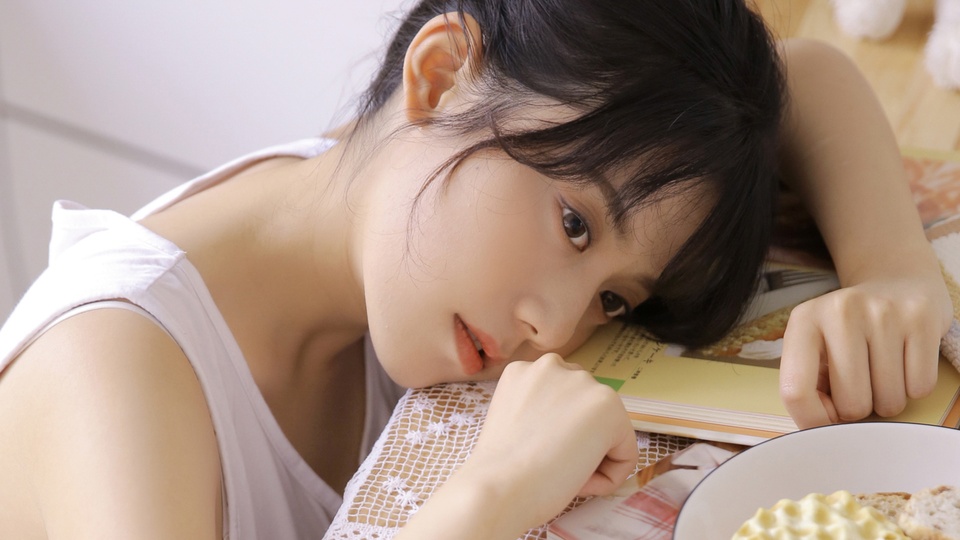 美麗女孩廚房寫真高清桌面壁紙壁紙