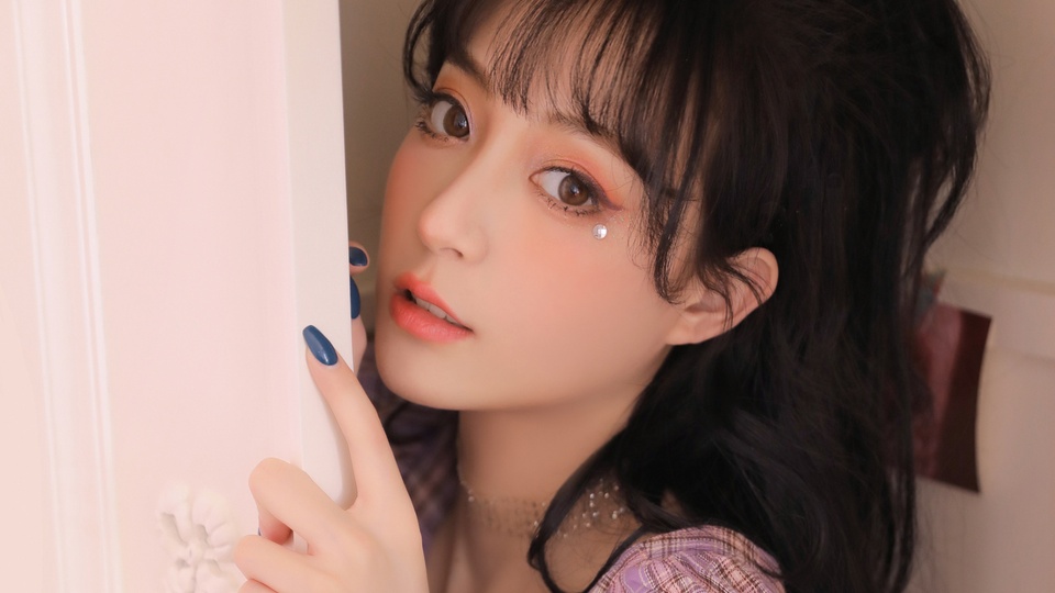 溫婉居家美女圖片桌面壁紙壁紙